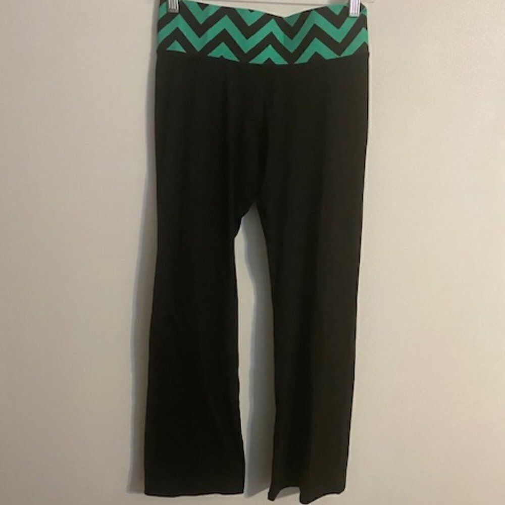 Eye Candy Black/Green Yoga pantss, size 1X
